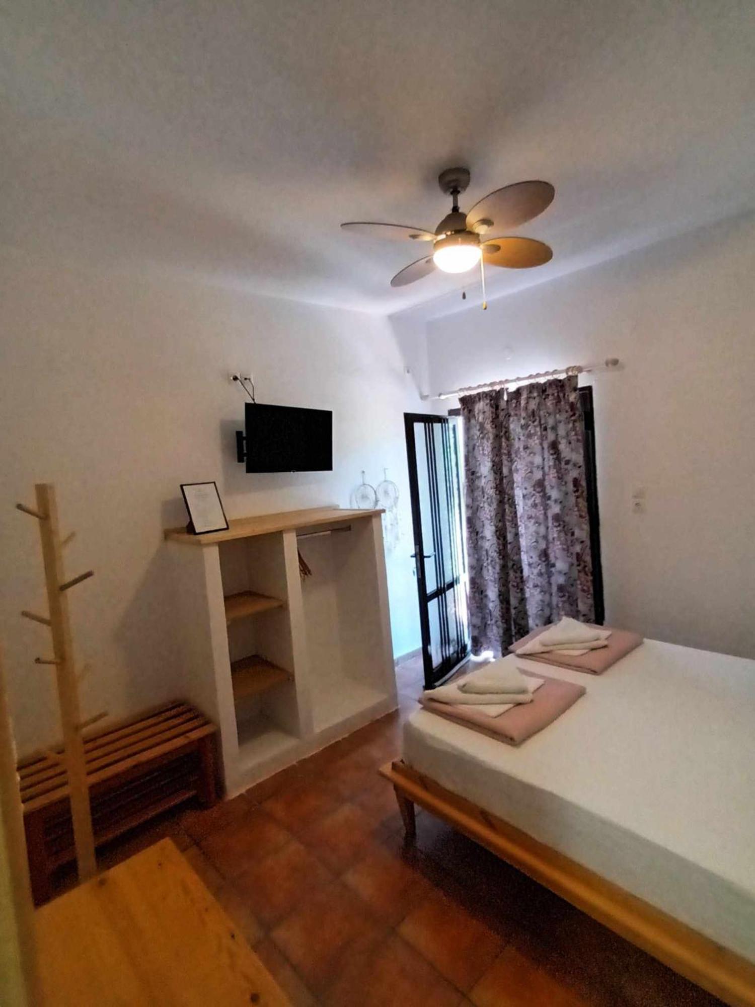 Achillion B&B Paralía Skotínis 외부 사진