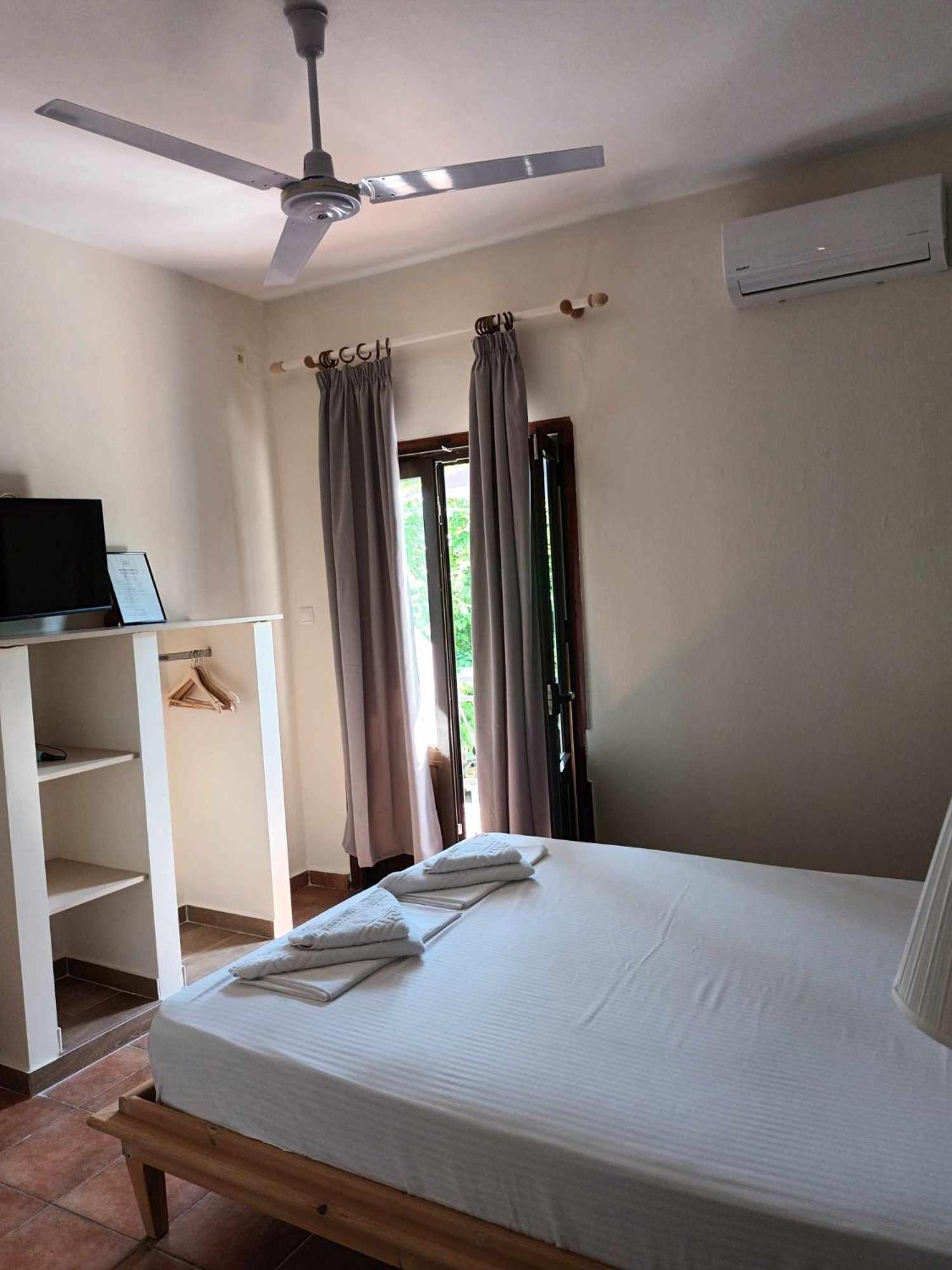 Achillion B&B Paralía Skotínis 외부 사진